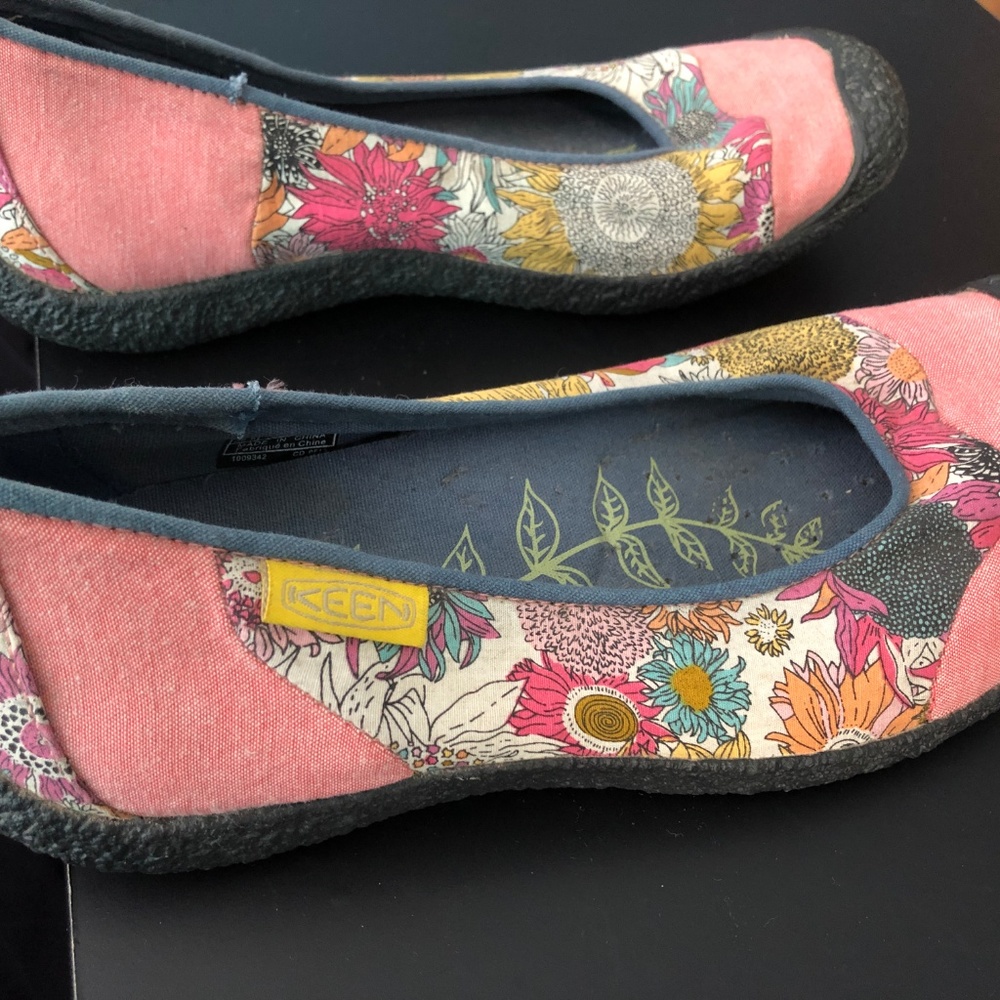 Fun Pink Flower Keens